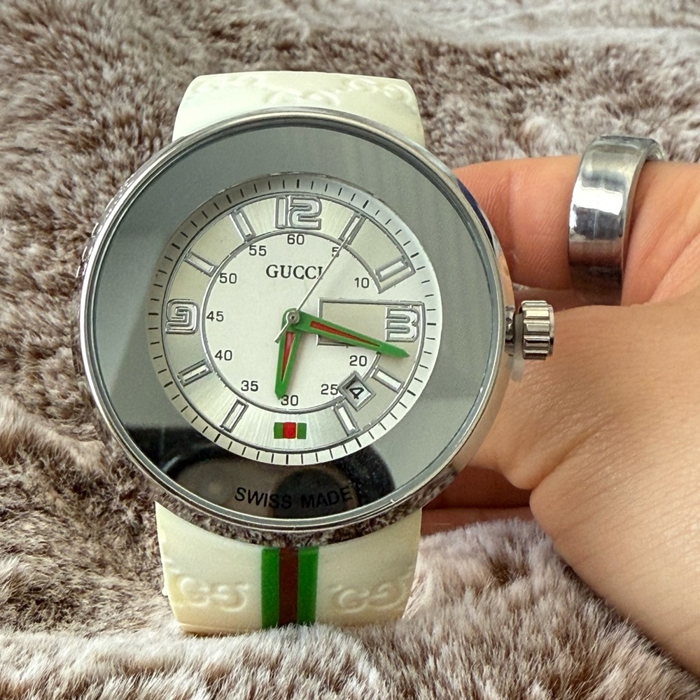 I- Gucci Pantcaon digital Swiss made Watch Ref 1142 white band - Picture 7 of 9